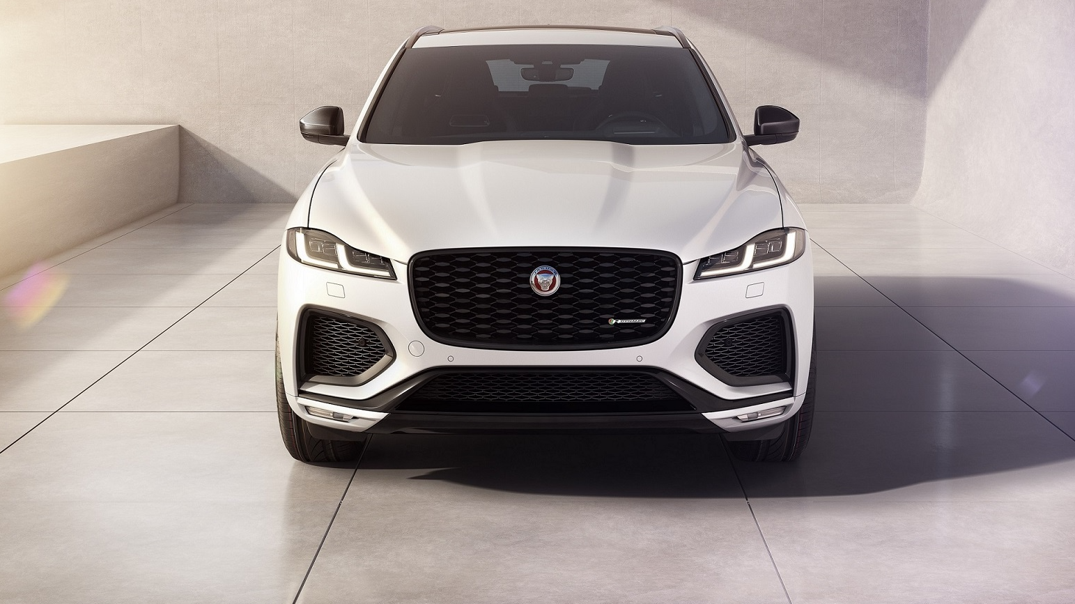 تعرف على مواصفات آر ديناميك بلاك أحدث طراز من جاكوار F-PACE