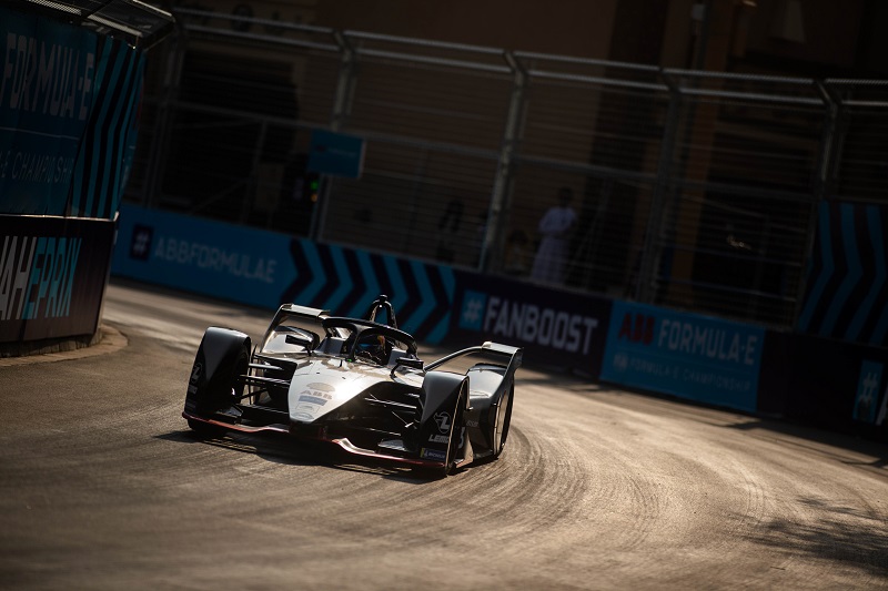 نيسان تستمر في استعراض قوة سياراتها الكهربائية في سباقات Formula E 