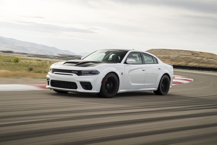 دودج شارجر SRT Hellcat Redeye الجديدة 2021 – أقوى و أسرع سيارة سيدان إنتاجية في العالم!