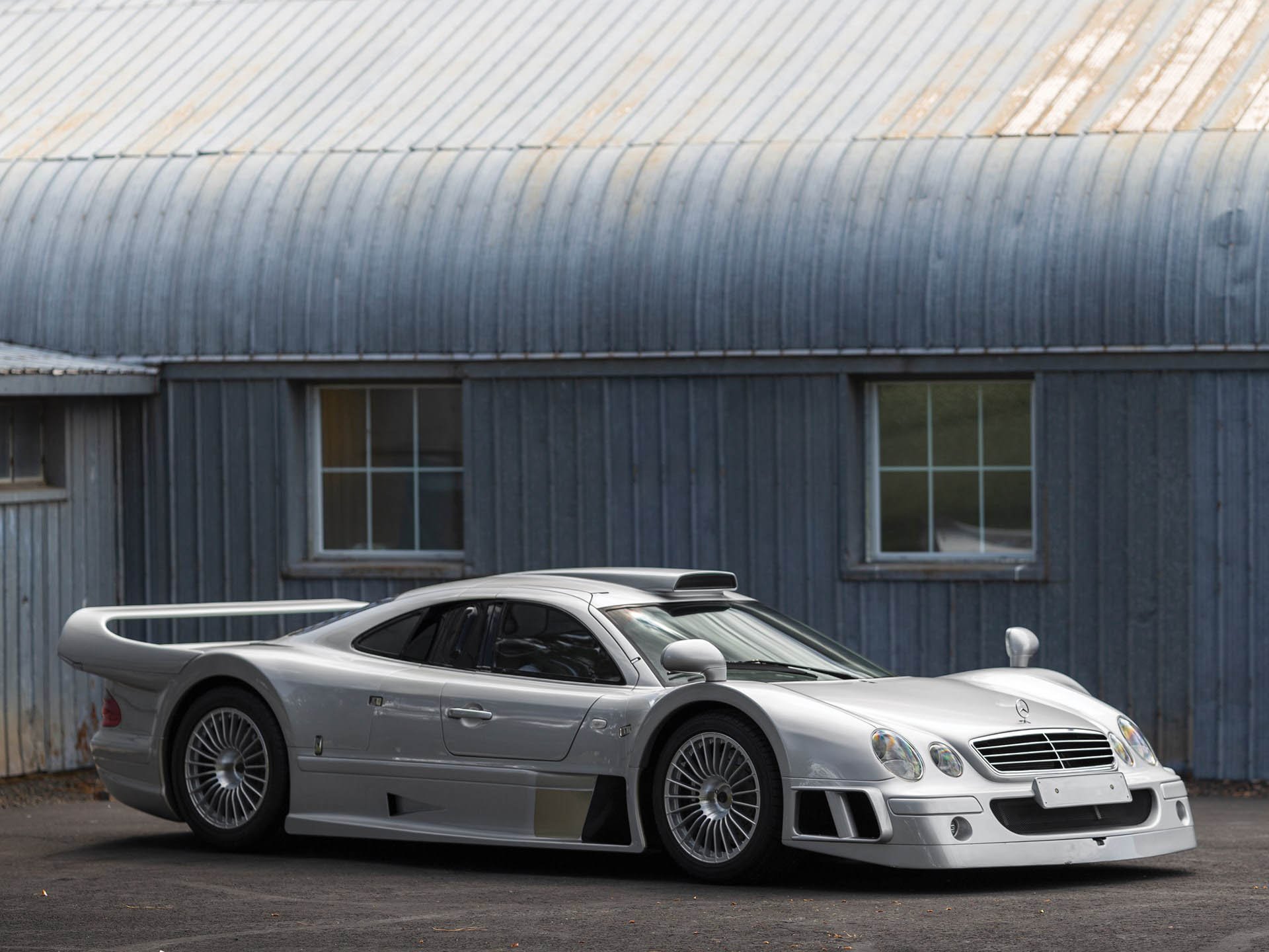 مرسيدس بنز AMG CLK GTR معروضة للبيع بسعر يتخطى الـ 90 مليون جنيه !