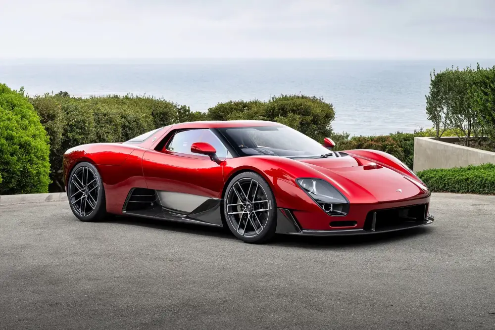 ماكلارين McL 6GT – أول سيارة خارقة بناقل حركة يدوي من 34 عام