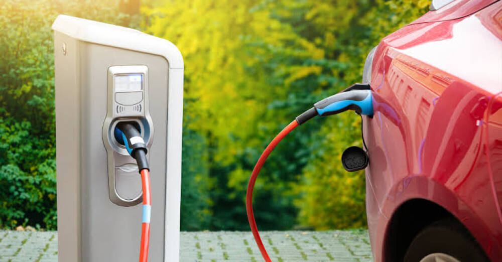 الحكومة المصرية تدرس فرض 5 بالمئة جمارك علي السيارات الكهربائية 