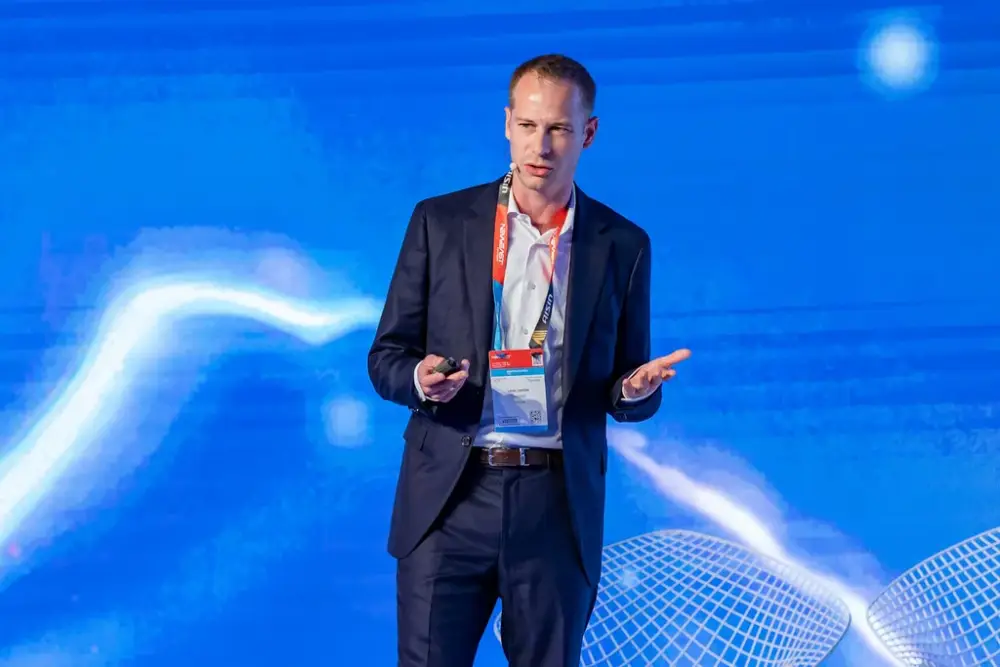 اوتوميكانيكا دبي 2025 يستعرض أهمية الذكاء الاصطناعي في مستقبل قطاع السيارات 