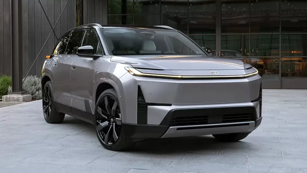 تويوتا هايلاندر 2026 الكهربائية الجديدة كليا – بمدي 462 كم بالشحنة