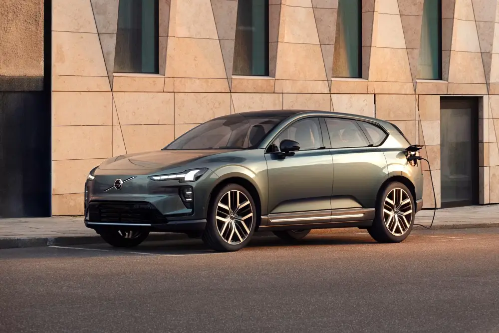 فولفو EX60 الكهربائية الجديدة كليا – بمدي 880 كم بالشحنة الواحدة