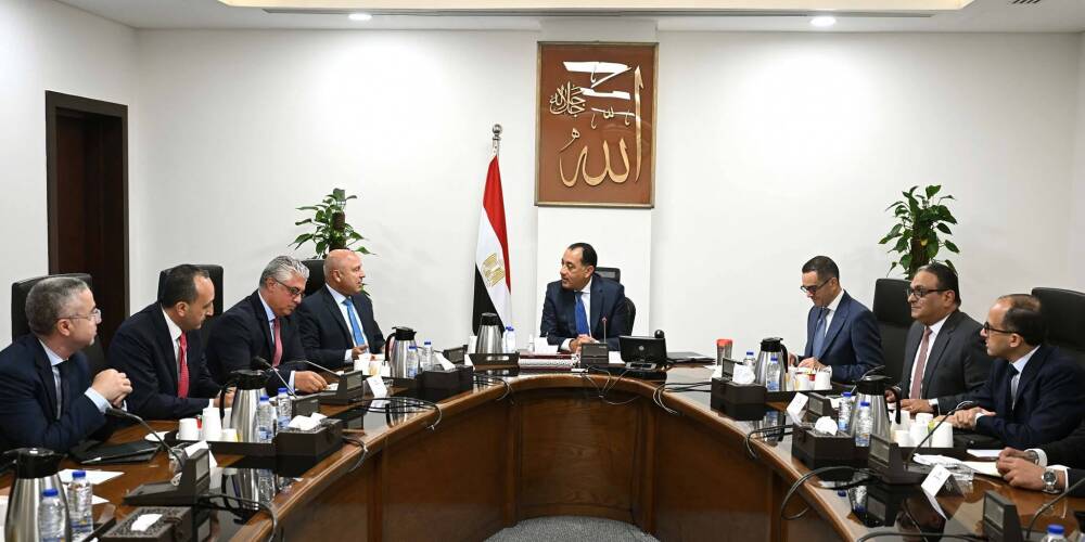 مدبولي – الحكومة لديها استعداد تام لوضع حوافز إضافية لتوطين صناعة السيارات الكهربائية في مصر