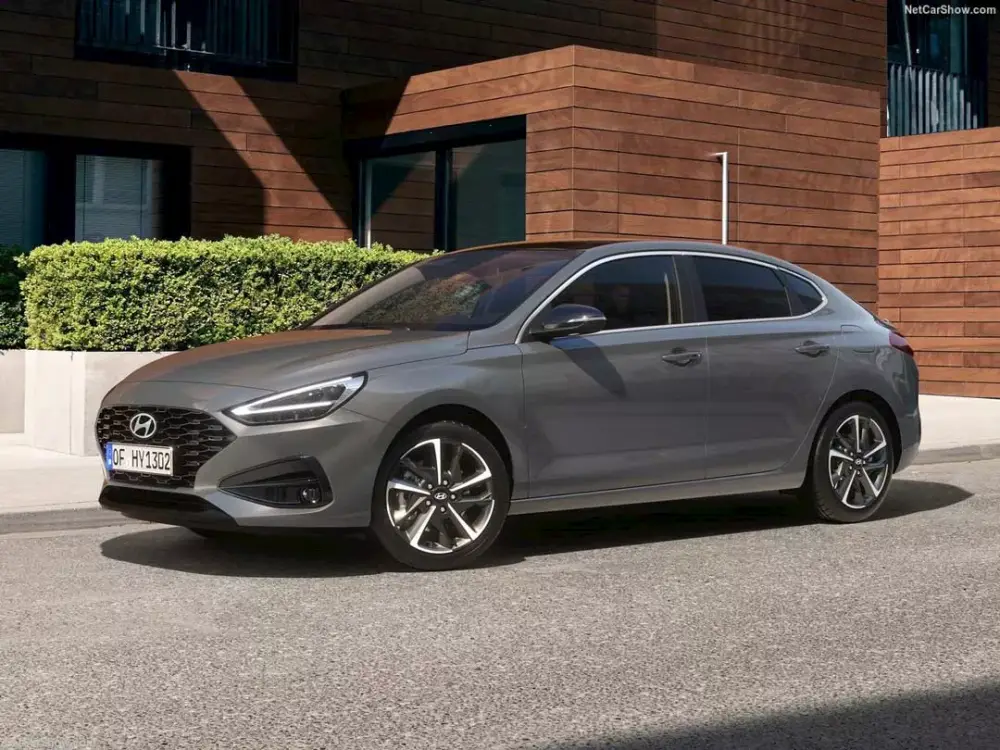 تقديم هيونداي I30 الجديدة في مصر – بنسخة سيدان و هاتشباك