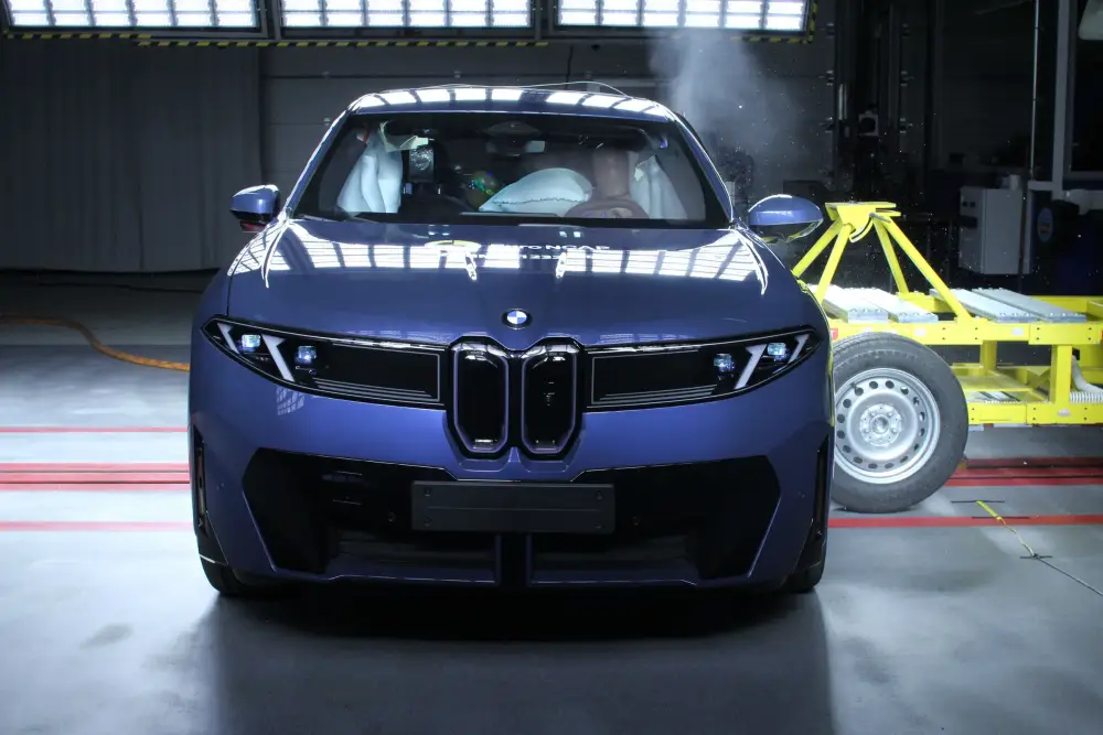 بي إم دبليو iX3 الجديدة أول سيارة تخضع لاختبارات Euro NCAP الجديدة - وتحصد 5 نجوم 