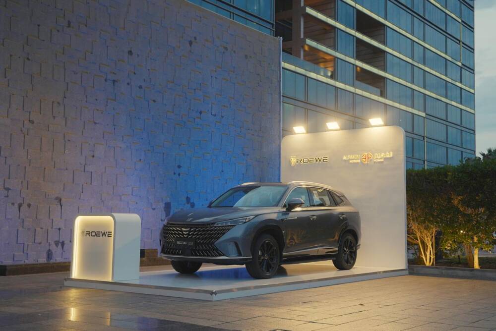 الفهيم للسيارات تعرض سيارة ROEWE D5X الجديدة كلياً في فيرمونت باب البحر 