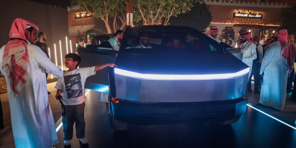 تسلا تتفتح اول مركز لها في مدينة جدعة بالمملكة العربية السعودية 