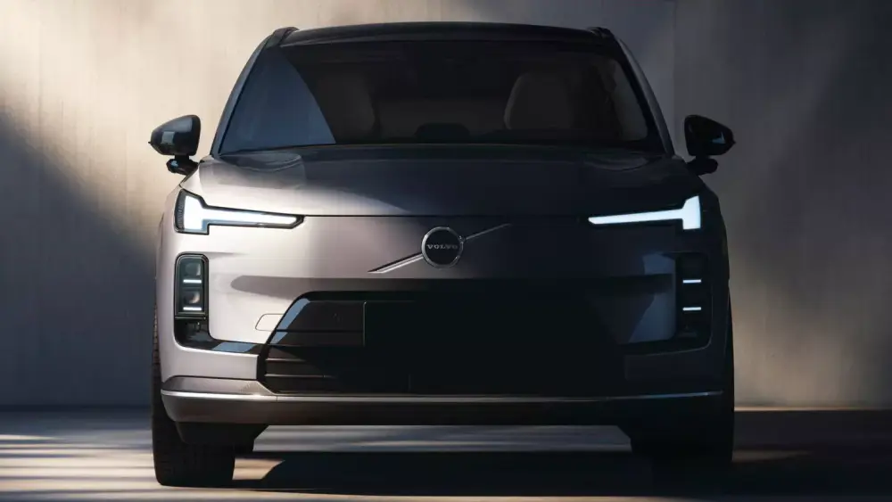 فولفو تستعد لتقديم XC70 الجديدة كليا – هجينة بمدى كهربائي 200 كم