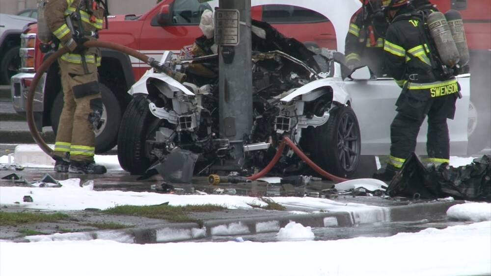 دعوى قضائية ضد تسلا بعد وفاة مالكة موديل ثري بسبب عطل في مقابض الأبواب