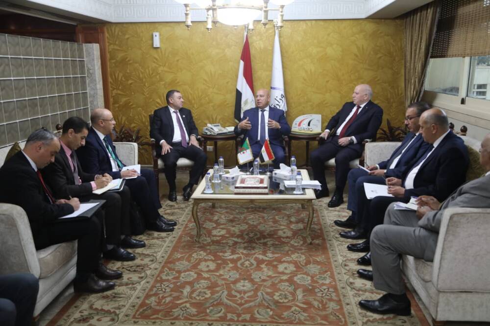 وزير الصناعة المصري يبحث مع الجزائر تعزيز الشراكة الصناعية وتوطين التصنيع المشترك