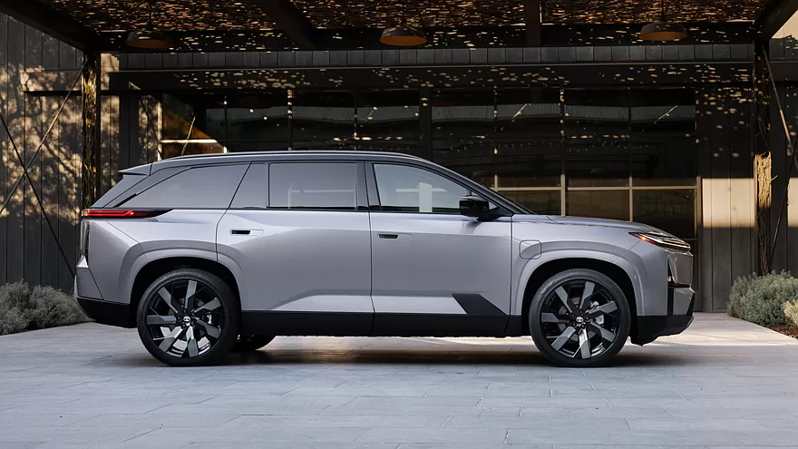 تويوتا هايلاندر 2026 الكهربائية الجديدة كليا – بمدي 462 كم بالشحنة