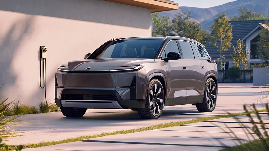 تويوتا هايلاندر 2026 الكهربائية الجديدة كليا – بمدي 462 كم بالشحنة