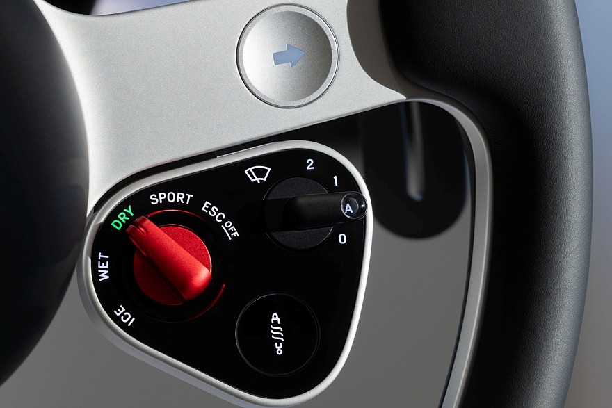 فيراري لوتشي الكهربائية الجديدة كليا – الكشف عن التصميم الداخلي 