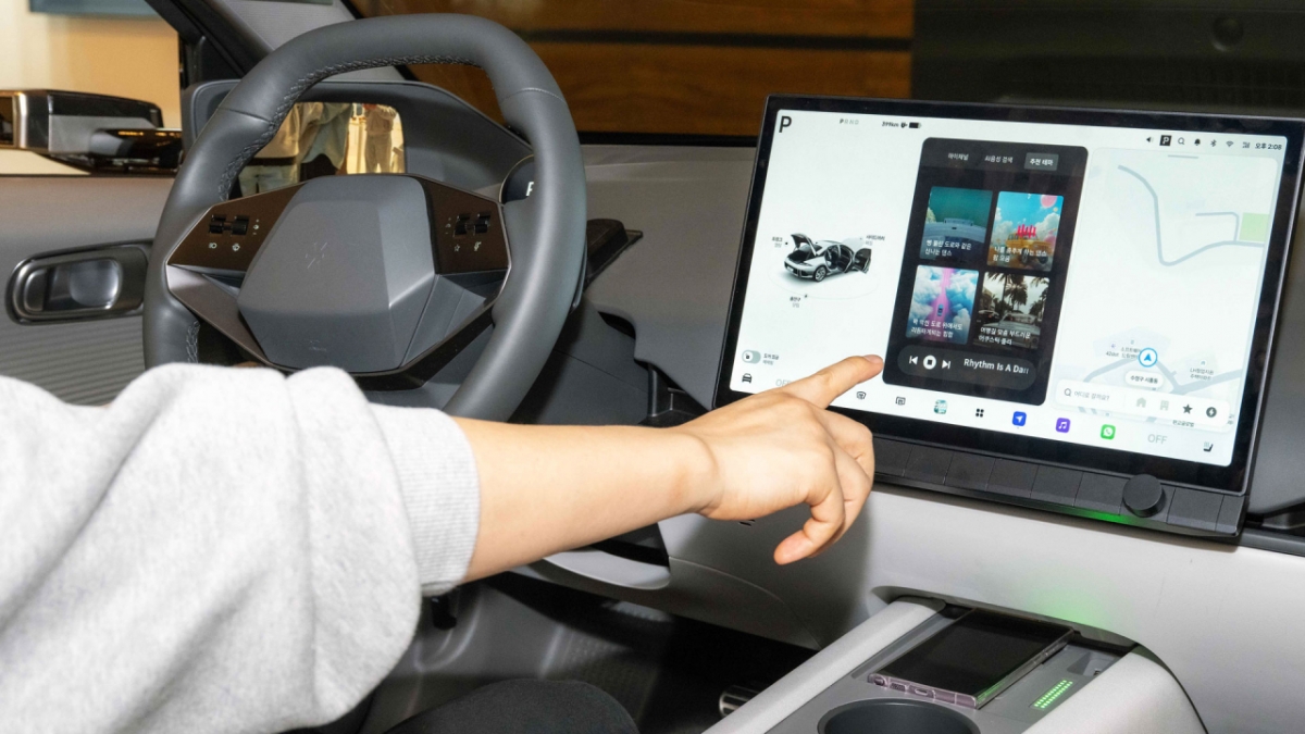   الصين تعلن الحرب على الشاشات - وتُجبر المصنعين على العودة للأزرار التقليدية داخل السيارات