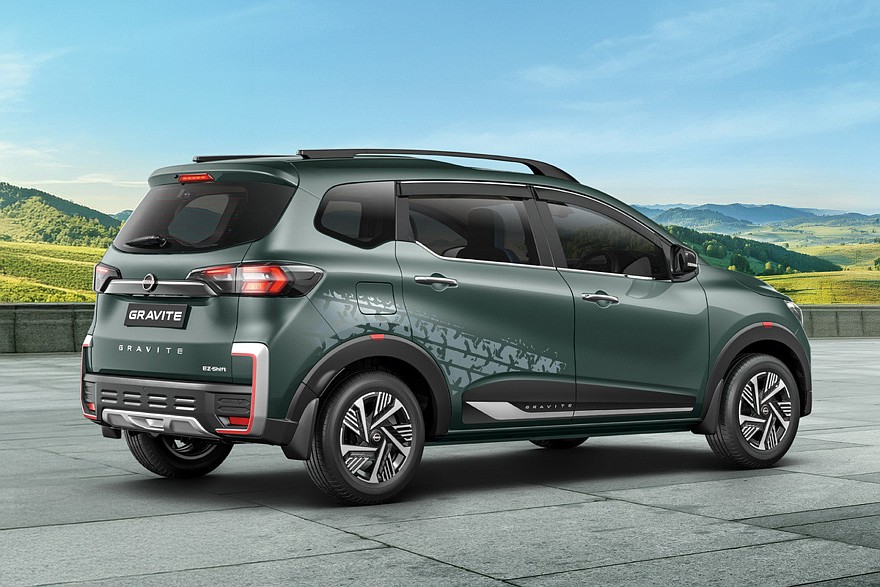 نيسان جرافيت الجديدة – عائلية بسبعة مقاعد وسعر يوازي 285 الف جنيه