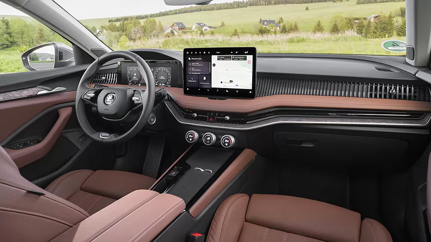 سكودا سوبيرب هايبرد 2026 الجديدة – بقوة 272 حصان 