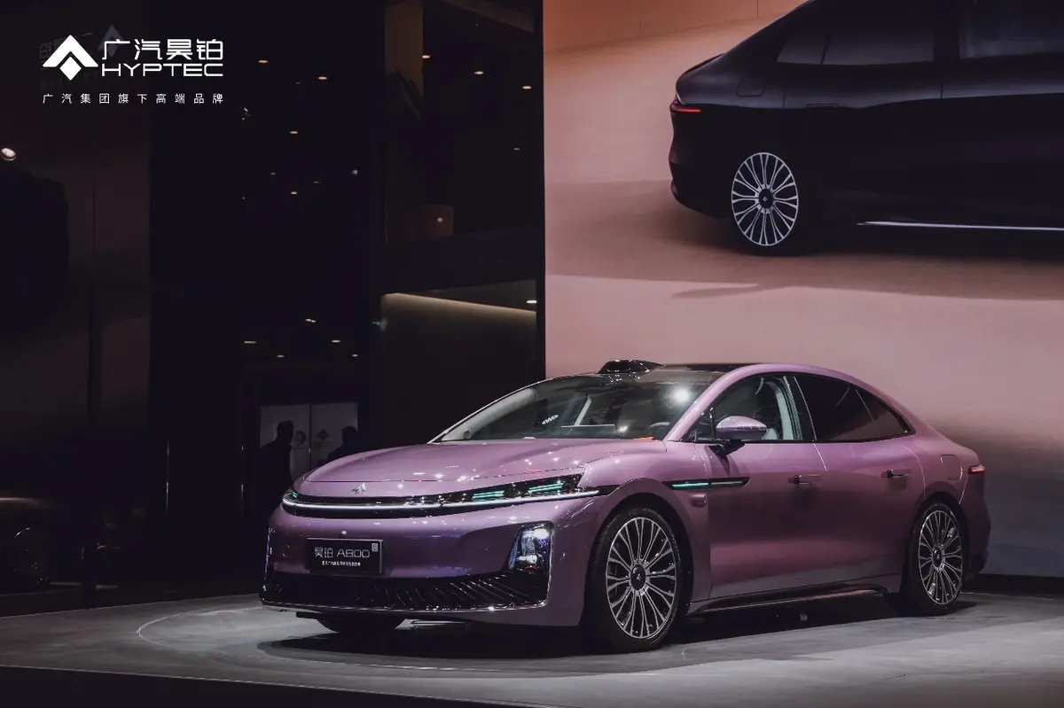 جي اي سي هايبتك A800 الجديدة كليا – سيدان فاخرة بمنظومة REEV و قوة 600 حصان