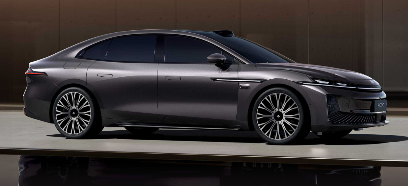 جي اي سي هايبتك A800 الجديدة كليا – سيدان فاخرة بمنظومة REEV و قوة 600 حصان