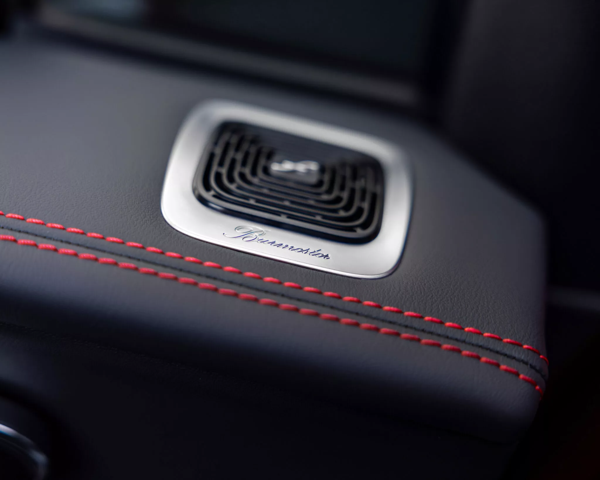 مرسيدس بنز VLE الكهربائية 2026 الجديدة كليا – بمدي 700 كم بالشحنة الواحدة