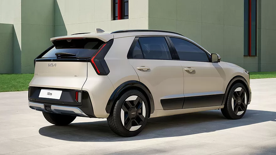 كيا نيرو 2026 الفيس ليفت الجديدة - بقوة 141 حصان