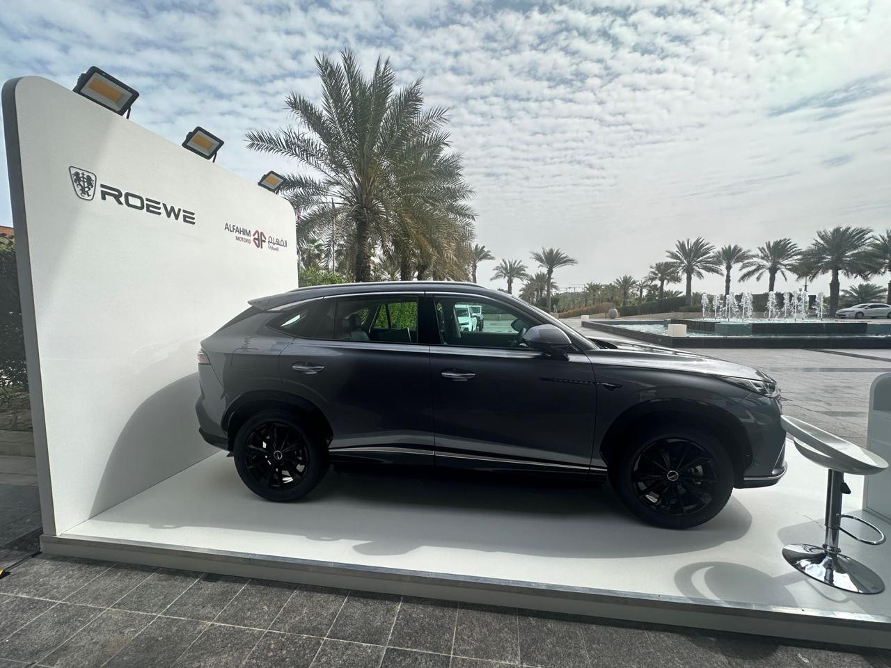 الفهيم للسيارات تعرض سيارة ROEWE D5X الجديدة كلياً في فيرمونت باب البحر 