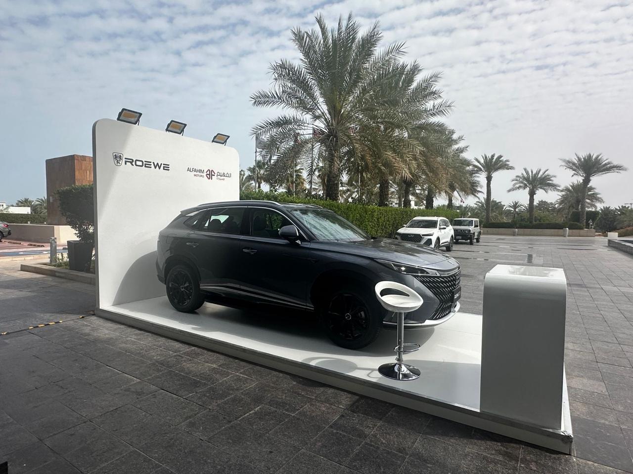 الفهيم للسيارات تعرض سيارة ROEWE D5X الجديدة كلياً في فيرمونت باب البحر 