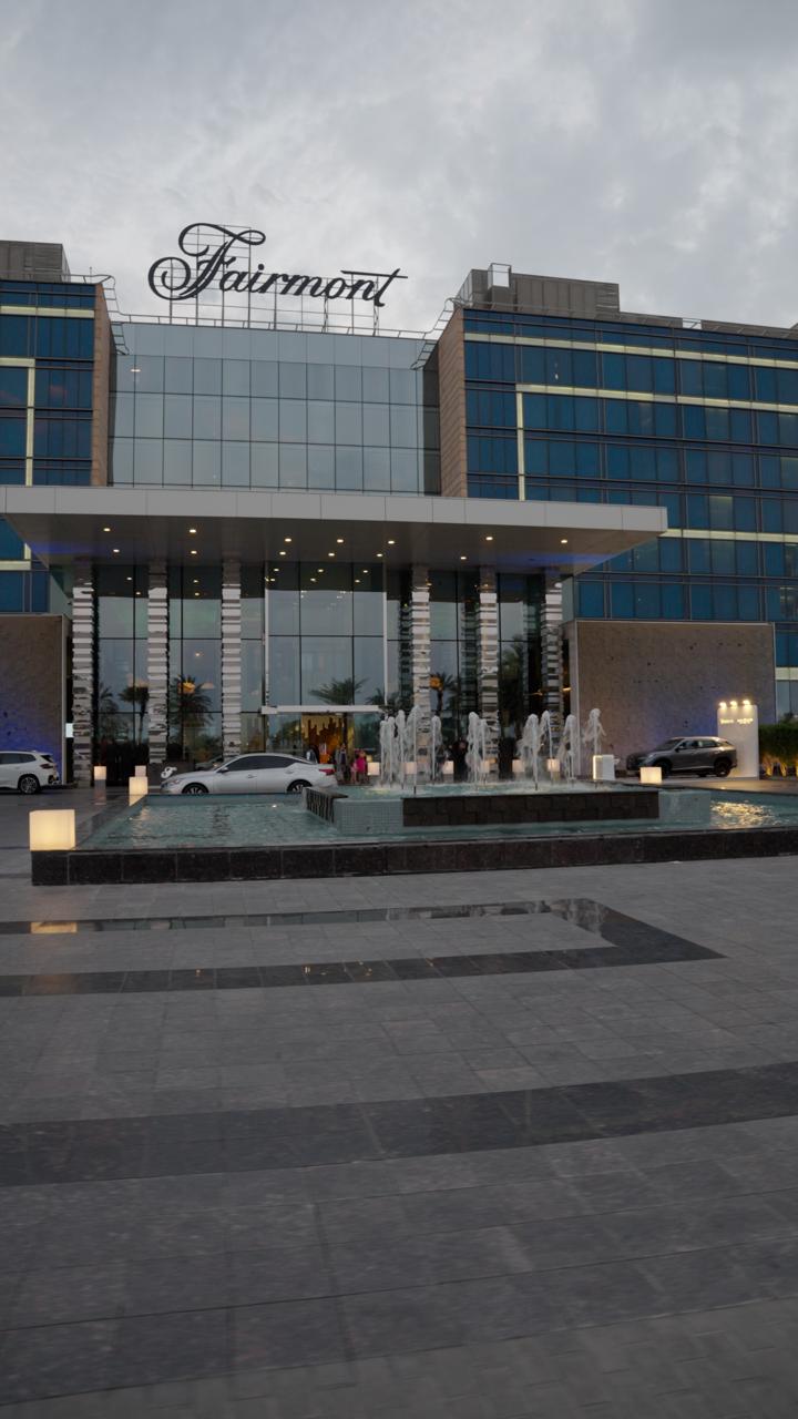 الفهيم للسيارات تعرض سيارة ROEWE D5X الجديدة كلياً في فيرمونت باب البحر 