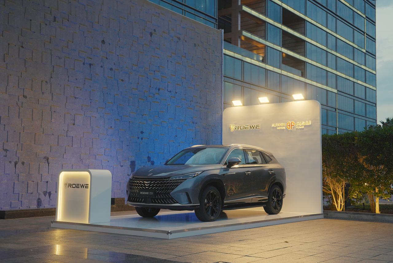 الفهيم للسيارات تعرض سيارة ROEWE D5X الجديدة كلياً في فيرمونت باب البحر 