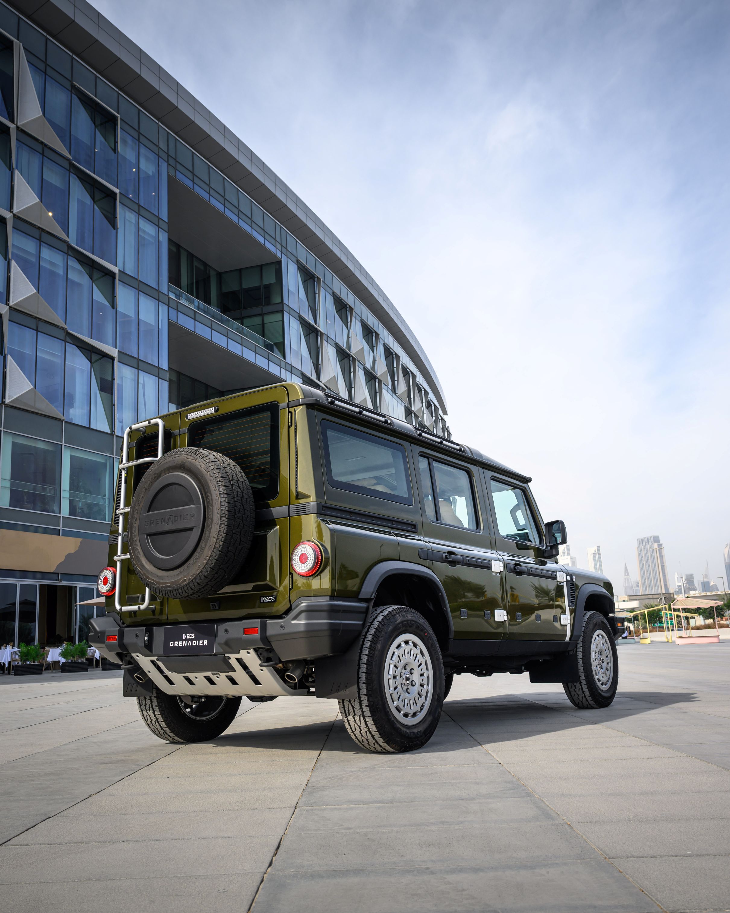 تسليم نسخة خاصة من إنيوس غرينادير في الامارات – واحدة من اصل 200 نسخة 