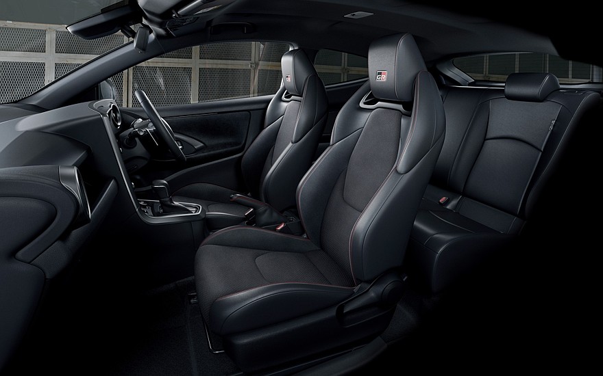 تويوتا جي ار ياريس 2026 – بأضافات جديدة