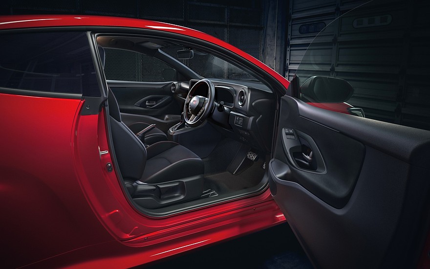 تويوتا جي ار ياريس 2026 – بأضافات جديدة