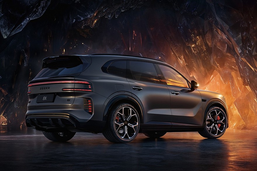 زيكر 8X هايبرد الجديدة كليا - تم بيع 10.000 الف نسخة خلال ساعة واحدة فقط