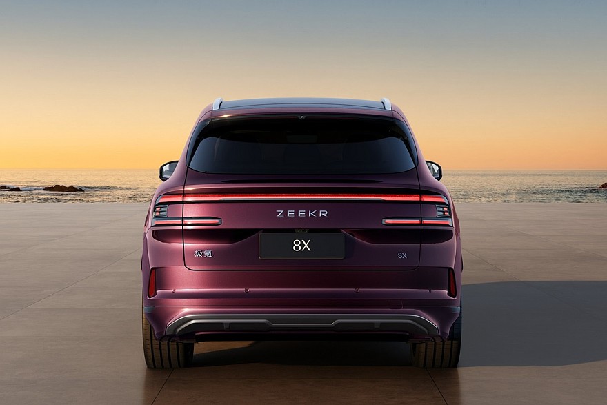 زيكر 8X هايبرد الجديدة كليا - تم بيع 10.000 الف نسخة خلال ساعة واحدة فقط