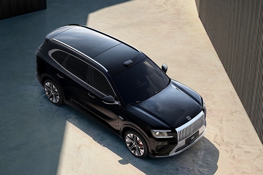 زيكر 8X هايبرد الجديدة كليا - تم بيع 10.000 الف نسخة خلال ساعة واحدة فقط