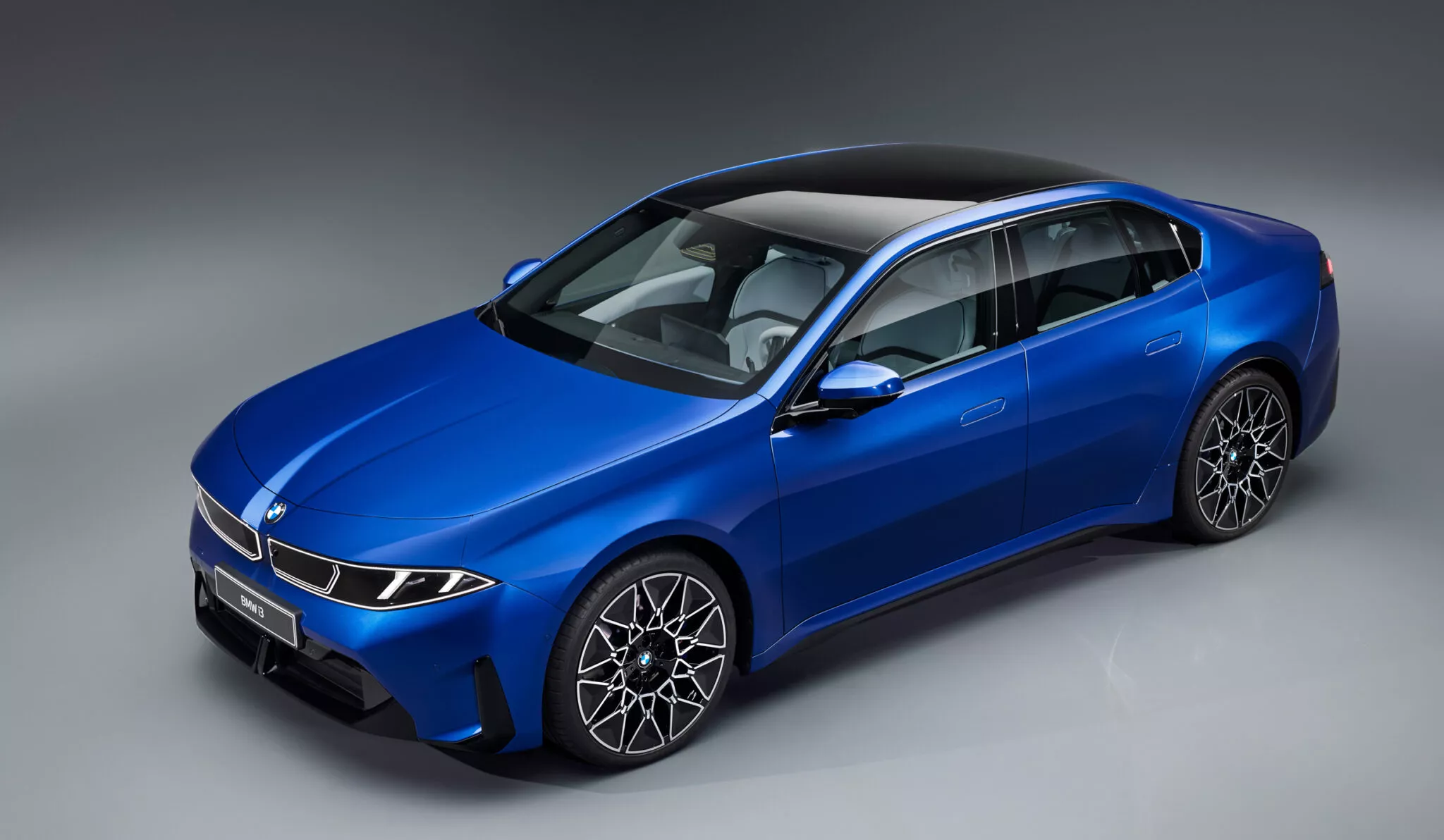 بي ام دبليو i3 نيو كلاس 2026 الجديدة كليا – بمدي 900 كم بالشحنة الواحدة