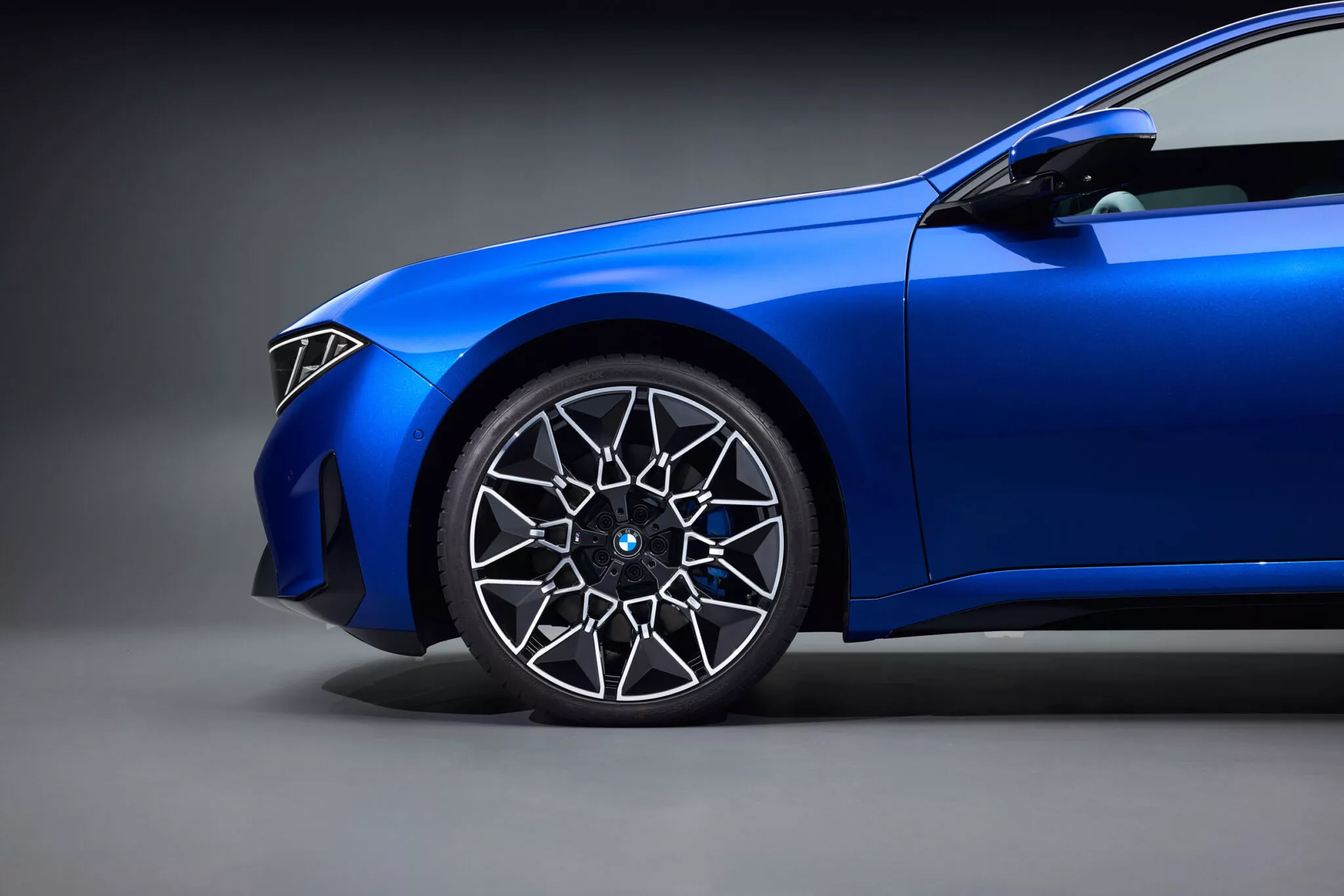 بي ام دبليو i3 نيو كلاس 2026 الجديدة كليا – بمدي 900 كم بالشحنة الواحدة