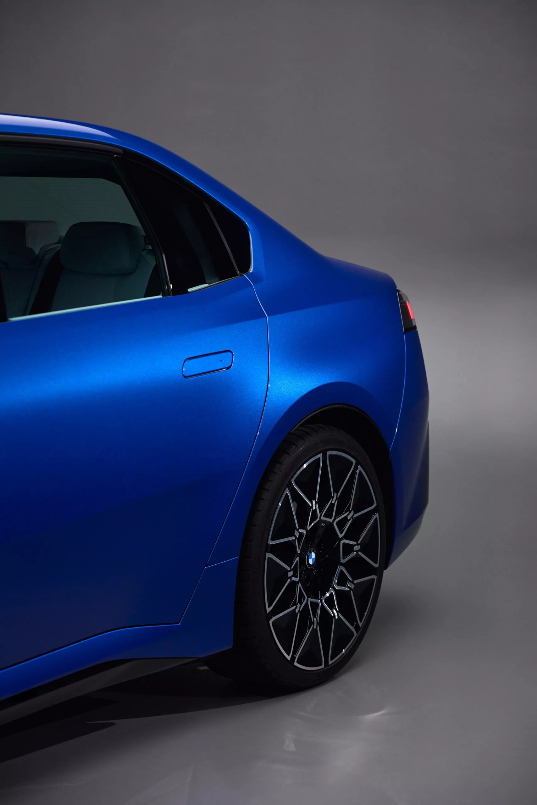 بي ام دبليو i3 نيو كلاس 2026 الجديدة كليا – بمدي 900 كم بالشحنة الواحدة