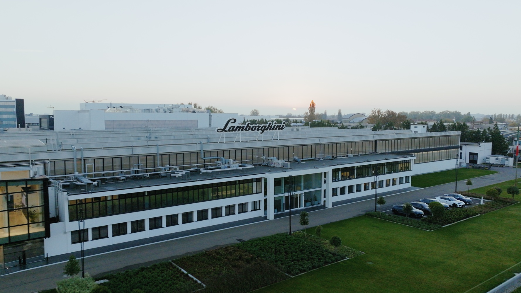 لامبورغيني تحقق اعلي مبيعات و إيرادات  في تاريخها في 2025