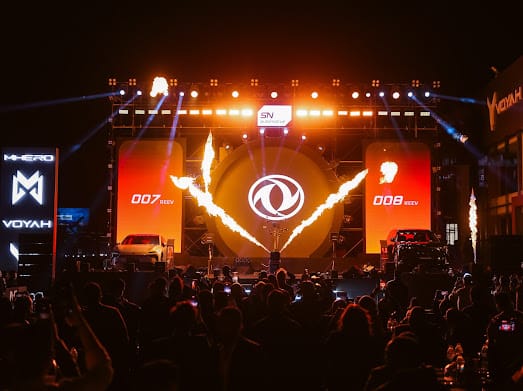 افتتاح صالة عرض جديدة لسيارات دونج فينج و اطلاق 007 و 008 الـ REEV الجديدتين