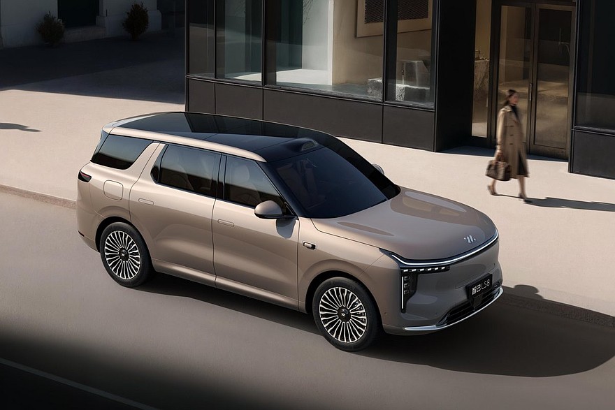 اي ام LS8 الجديدة كليا – SUV فاخرة بمنظومة REEV