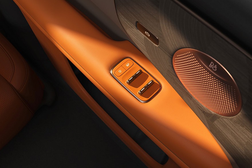 اي ام LS8 الجديدة كليا – SUV فاخرة بمنظومة REEV