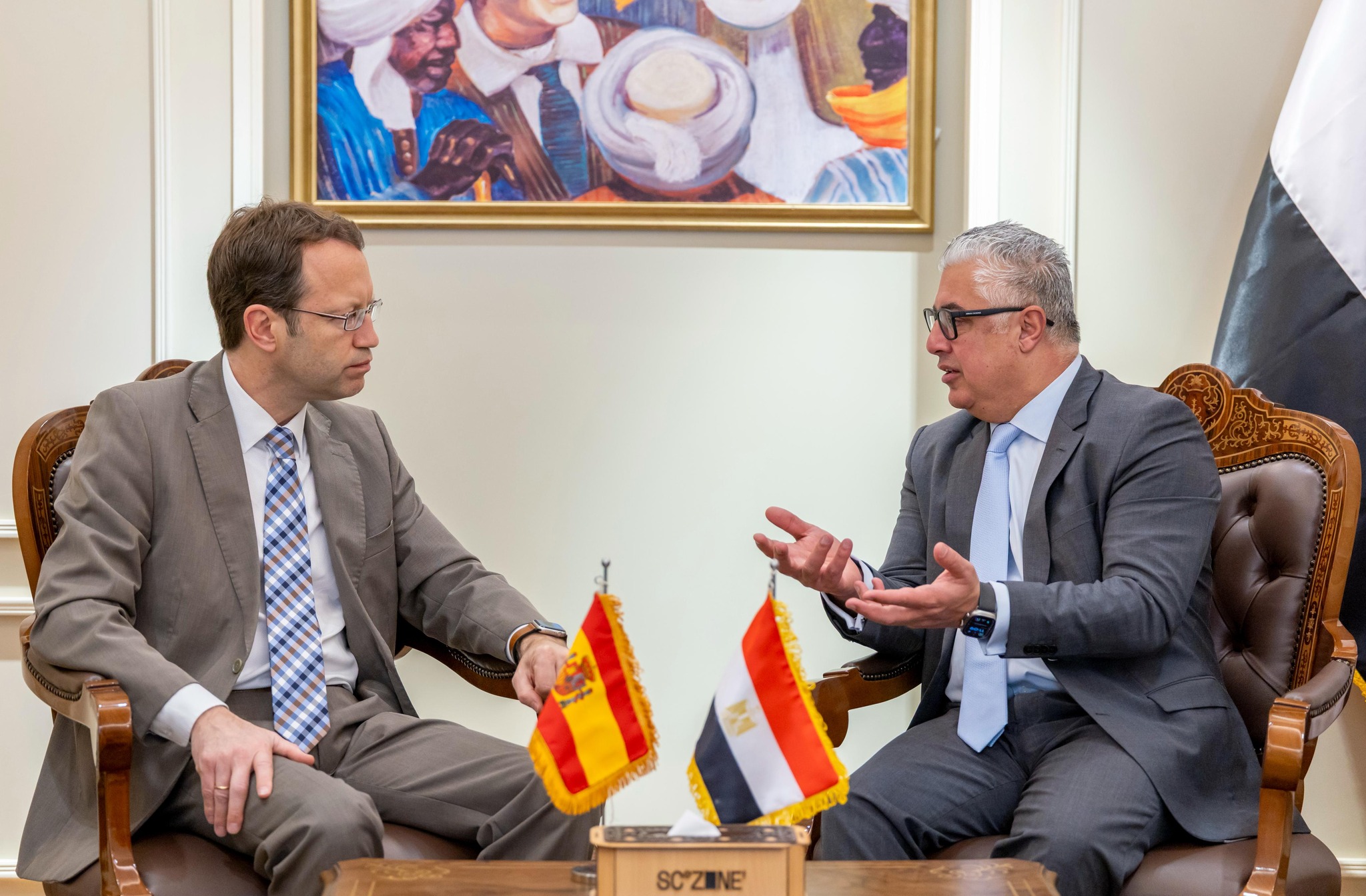 اسبانيا تبحث فرص توطين صناعة قطع غيار السيارات في مصر 