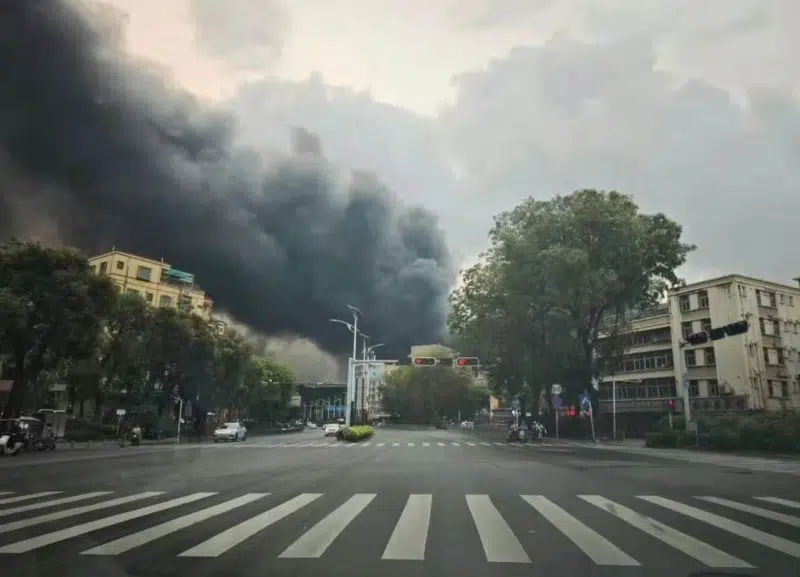 حريق مصنع بي واي دي - الحقيقة الكاملة 