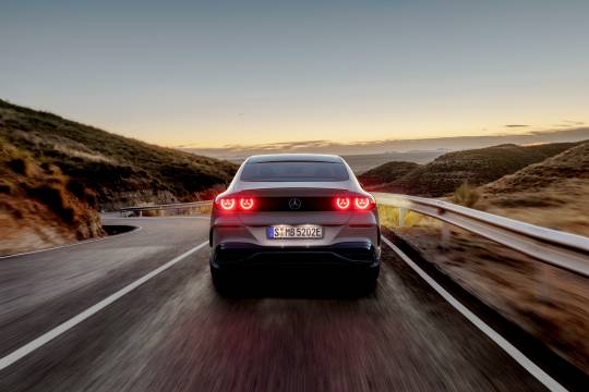 مرسيدس بنز سي كلاس الكهربائية الجديدة كليا - بمدي 760 كم