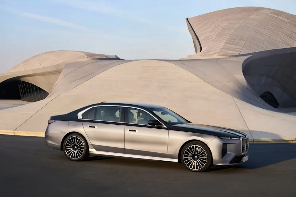 بي ام دبليو الفئة السابعة 2027 الفيس ليفت الجديدة - بتغيرات كبيرة