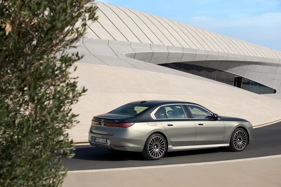 بي ام دبليو الفئة السابعة 2027 الفيس ليفت الجديدة - بتغيرات كبيرة