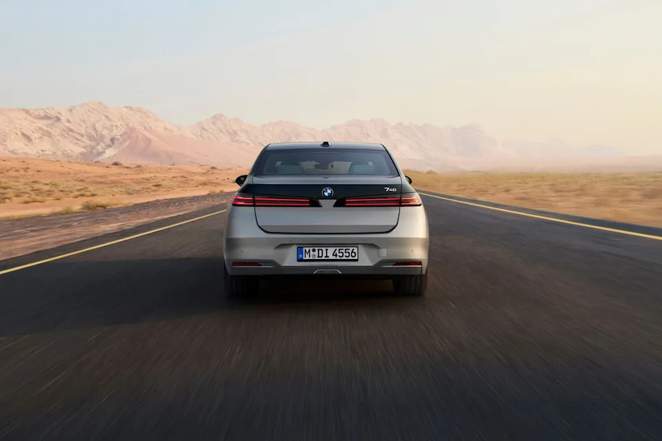 بي ام دبليو الفئة السابعة 2027 الفيس ليفت الجديدة - بتغيرات كبيرة